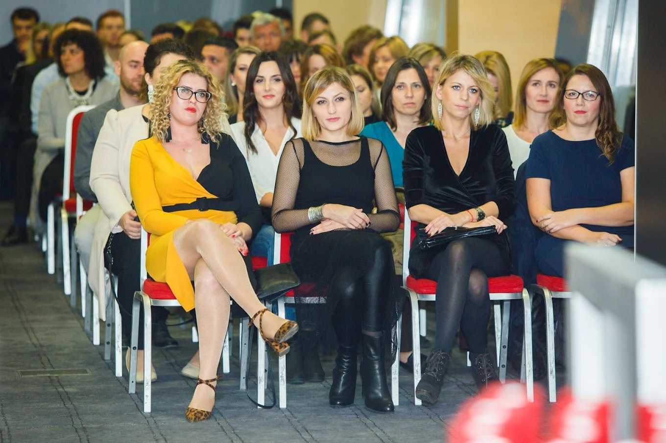 Publika prati predavanje na Edunovinom događanju